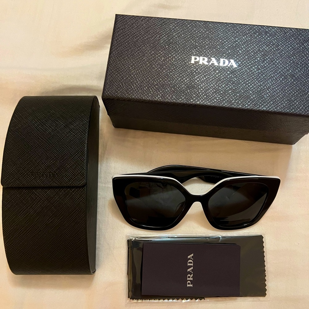 PRADA Cat eyes